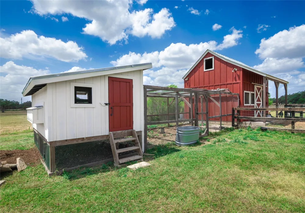 112 Roanoak Drive Dripping Springs, TX 78620