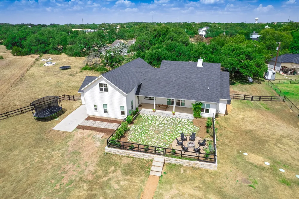 112 Roanoak Drive Dripping Springs, TX 78620