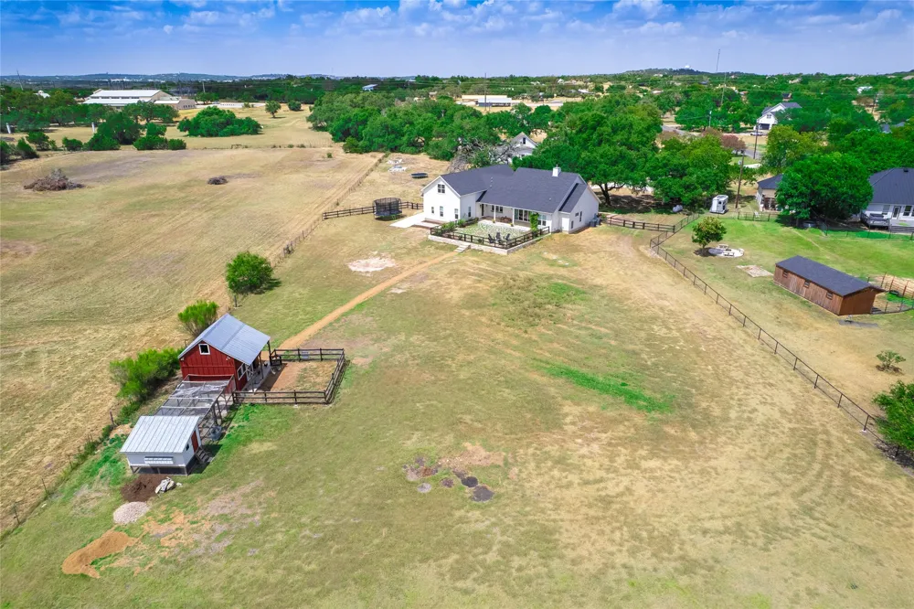 112 Roanoak Drive Dripping Springs, TX 78620