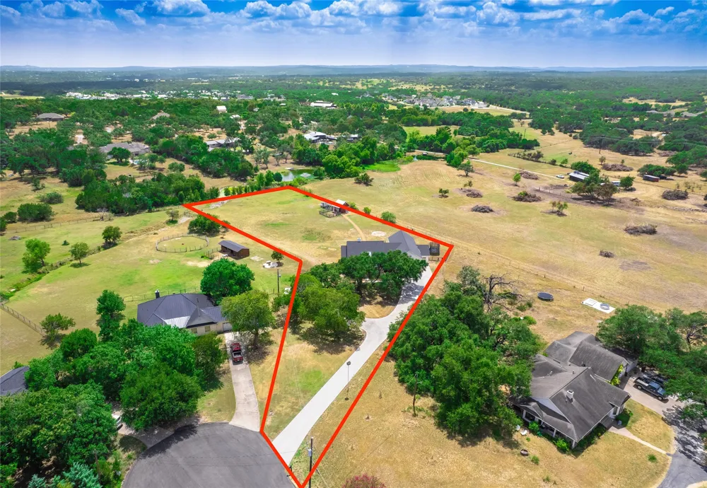 112 Roanoak Drive Dripping Springs, TX 78620