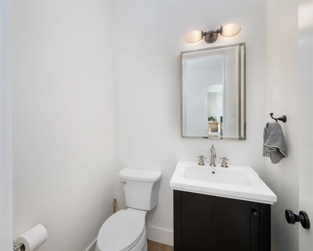 112 Roanoak Drive Dripping Springs, TX 78620