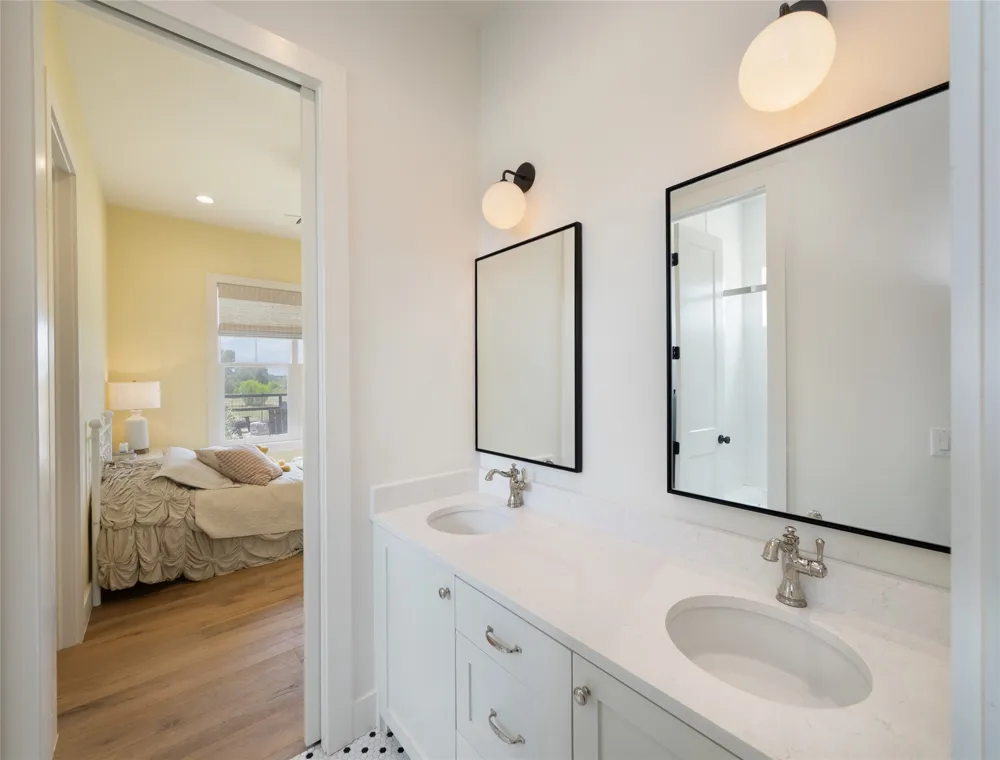 112 Roanoak Drive Dripping Springs, TX 78620