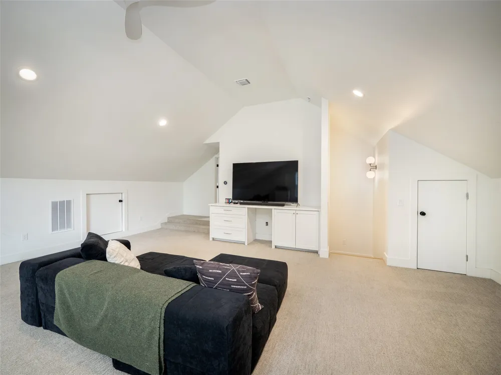 112 Roanoak Drive Dripping Springs, TX 78620