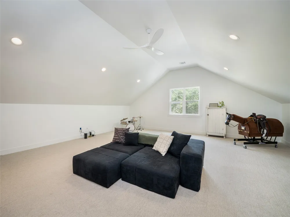 112 Roanoak Drive Dripping Springs, TX 78620