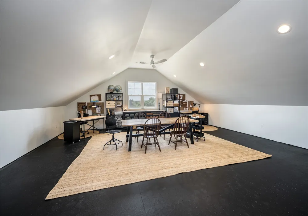 112 Roanoak Drive Dripping Springs, TX 78620