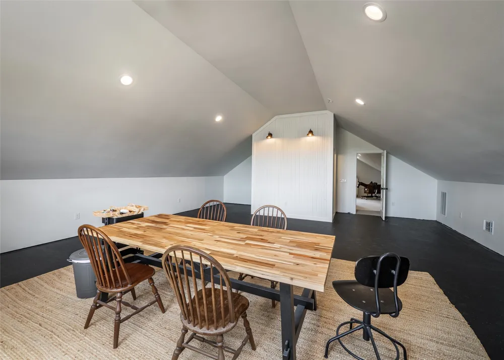 112 Roanoak Drive Dripping Springs, TX 78620