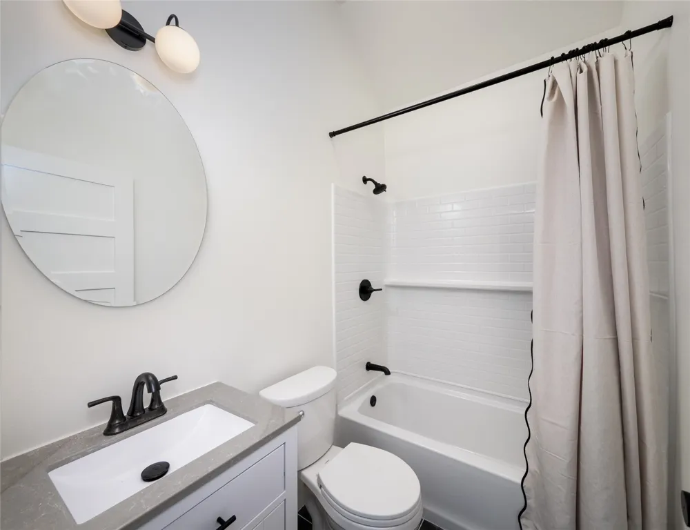 112 Roanoak Drive Dripping Springs, TX 78620