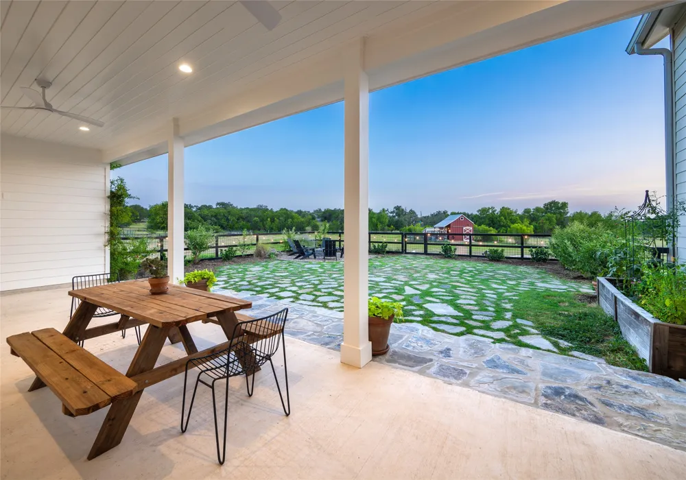 112 Roanoak Drive Dripping Springs, TX 78620