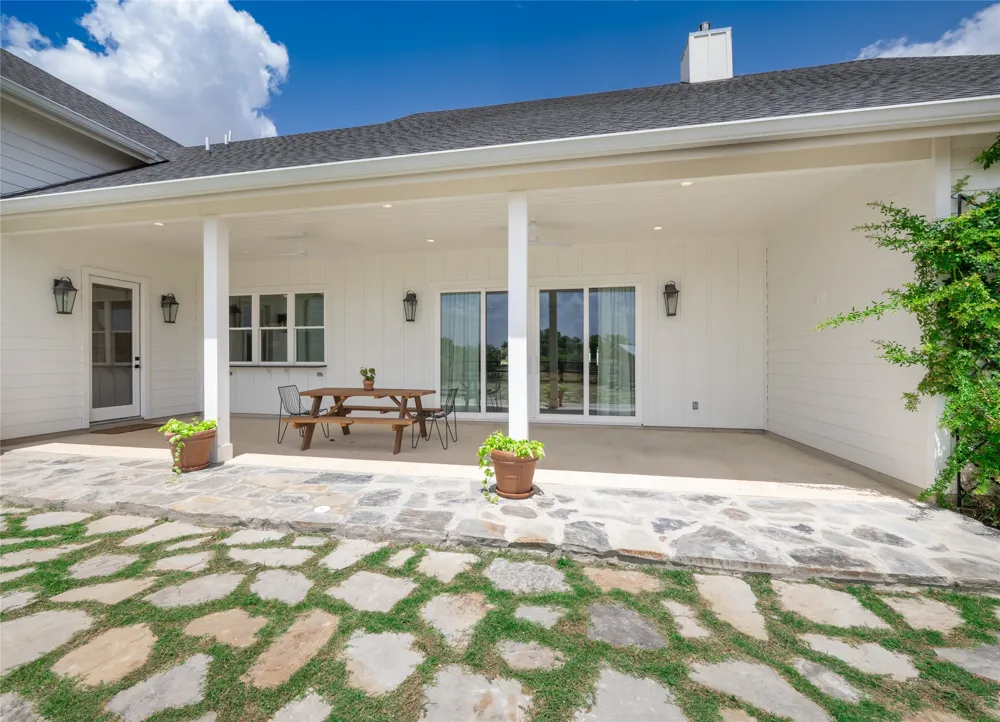 112 Roanoak Drive Dripping Springs, TX 78620