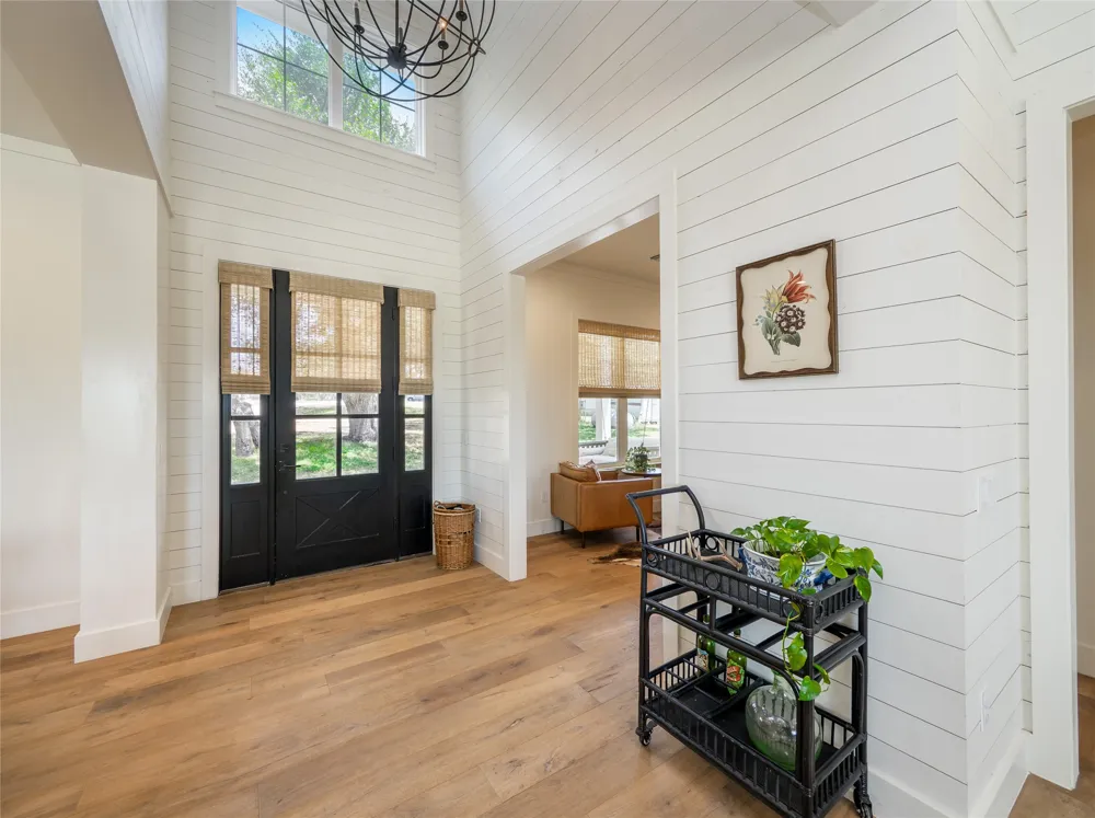 112 Roanoak Drive Dripping Springs, TX 78620