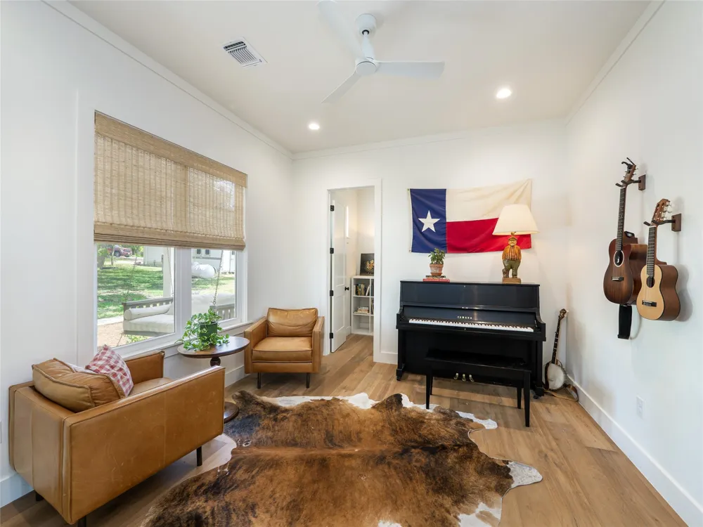 112 Roanoak Drive Dripping Springs, TX 78620