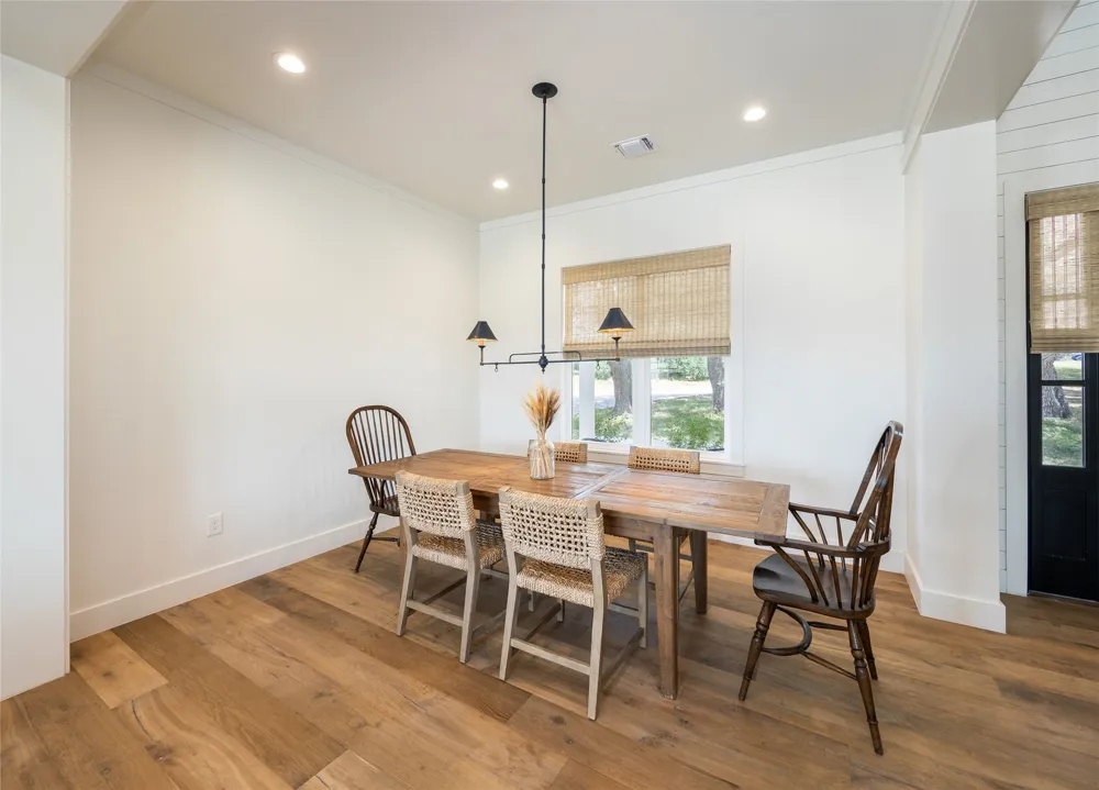 112 Roanoak Drive Dripping Springs, TX 78620