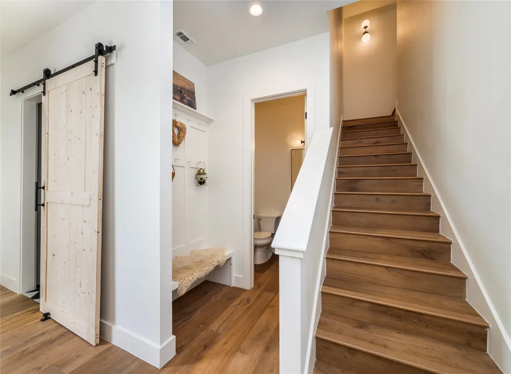 112 Roanoak Drive Dripping Springs, TX 78620