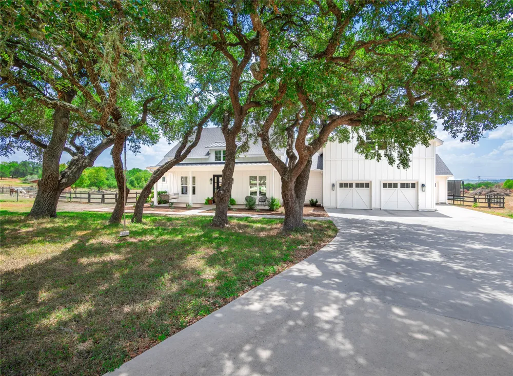 112 Roanoak Drive Dripping Springs, TX 78620