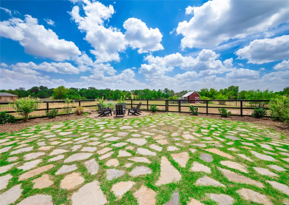112 Roanoak Drive Dripping Springs, TX 78620