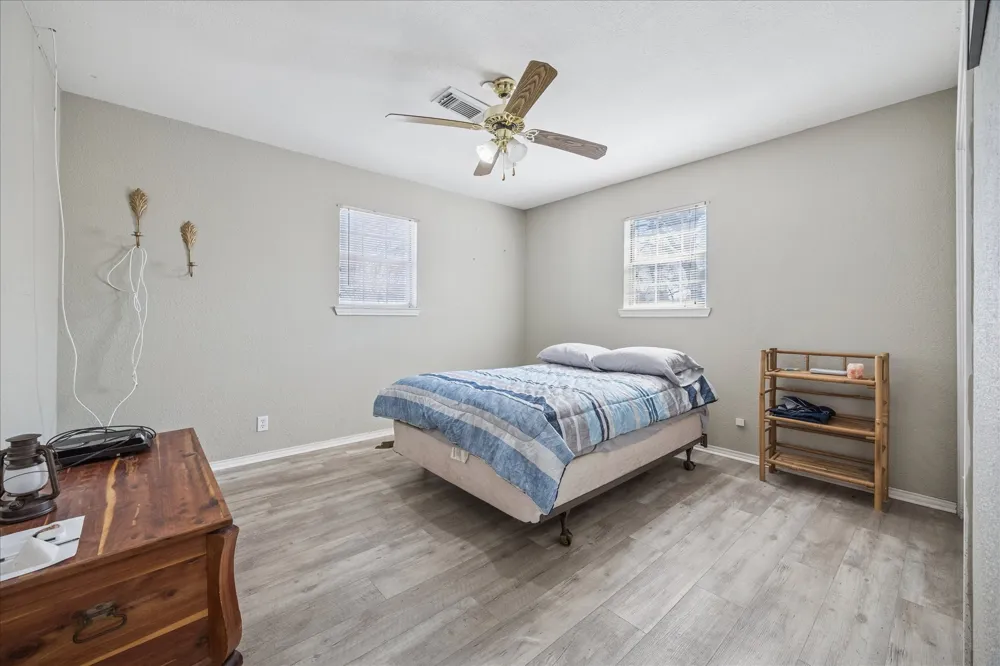 1836 Ridgeview Drive Kingsland, TX 78639