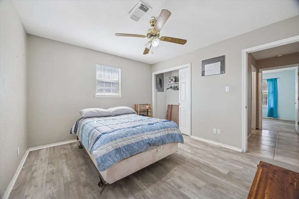 1836 Ridgeview Drive Kingsland, TX 78639