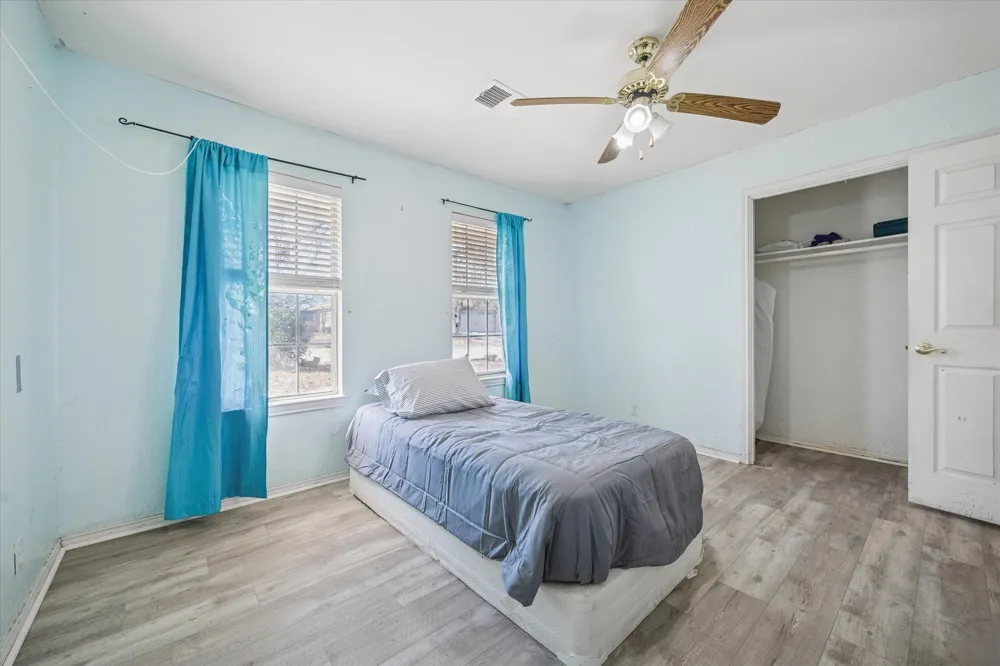 1836 Ridgeview Drive Kingsland, TX 78639