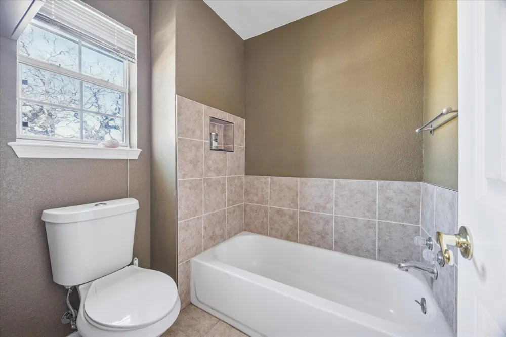1836 Ridgeview Drive Kingsland, TX 78639