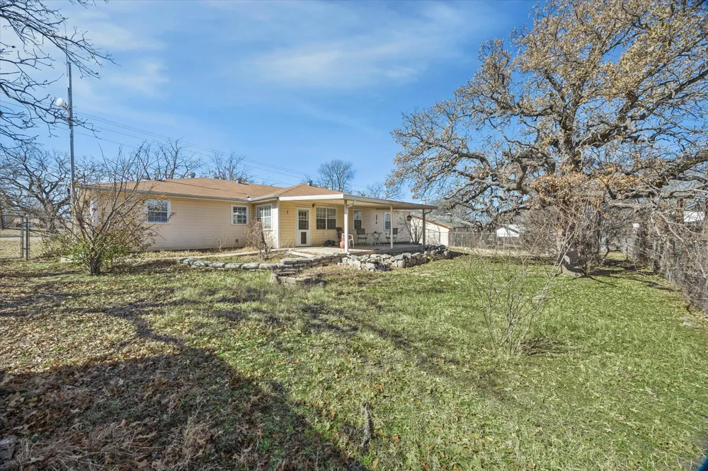 1836 Ridgeview Drive Kingsland, TX 78639