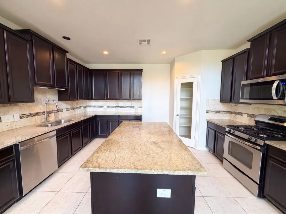 234 Wells Bend Hutto, TX 78634
