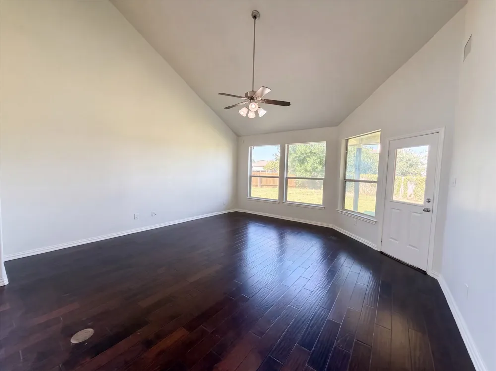 234 Wells Bend Hutto, TX 78634