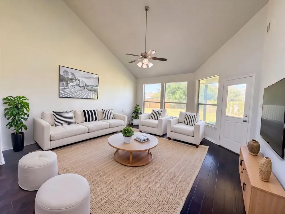 234 Wells Bend Hutto, TX 78634