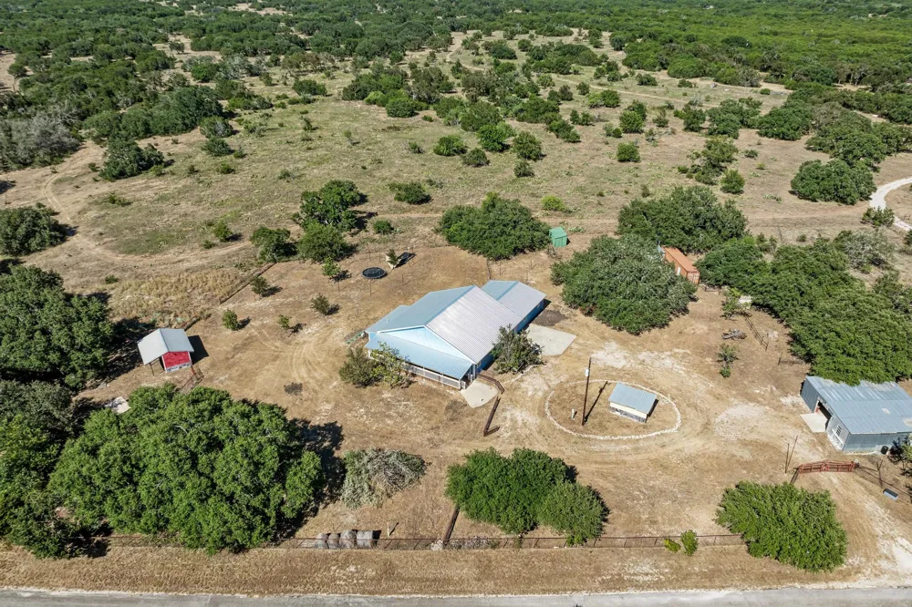 2812 County Road 205 Lampasas, TX 76550