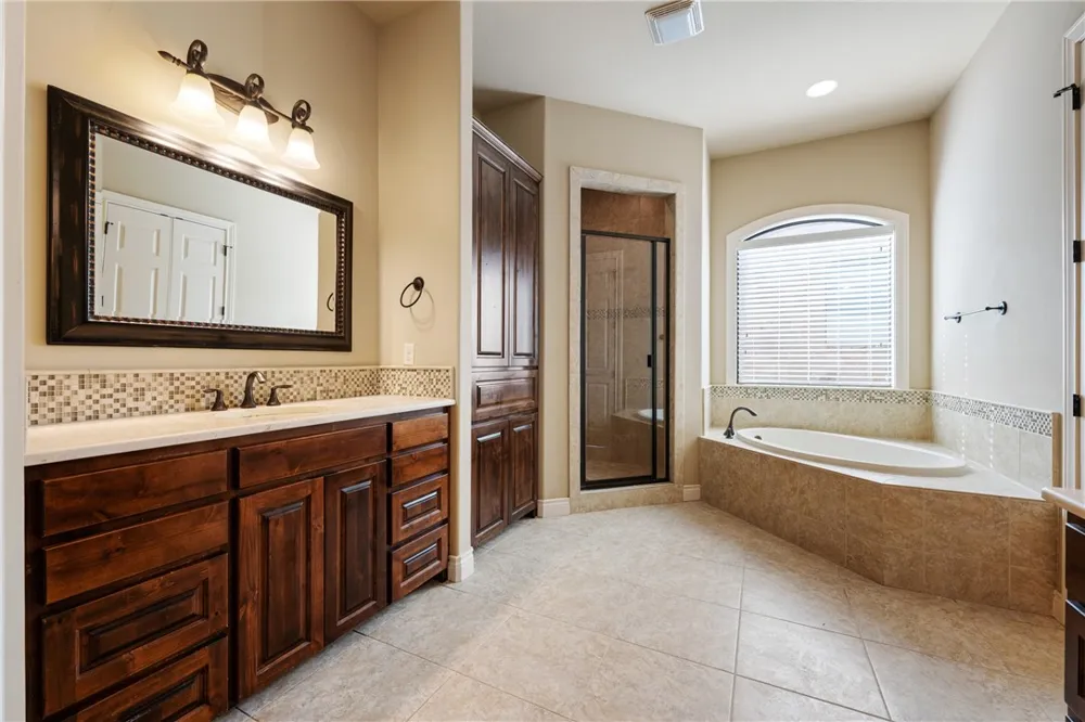 1 Chandon Lane Lakeway, TX 78734