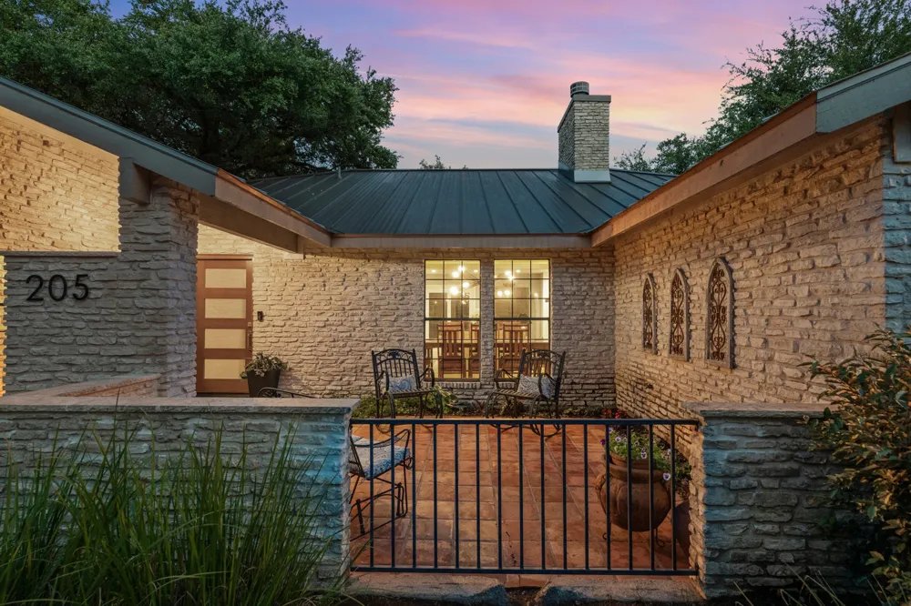 205 Copperleaf Road Lakeway, TX 78734