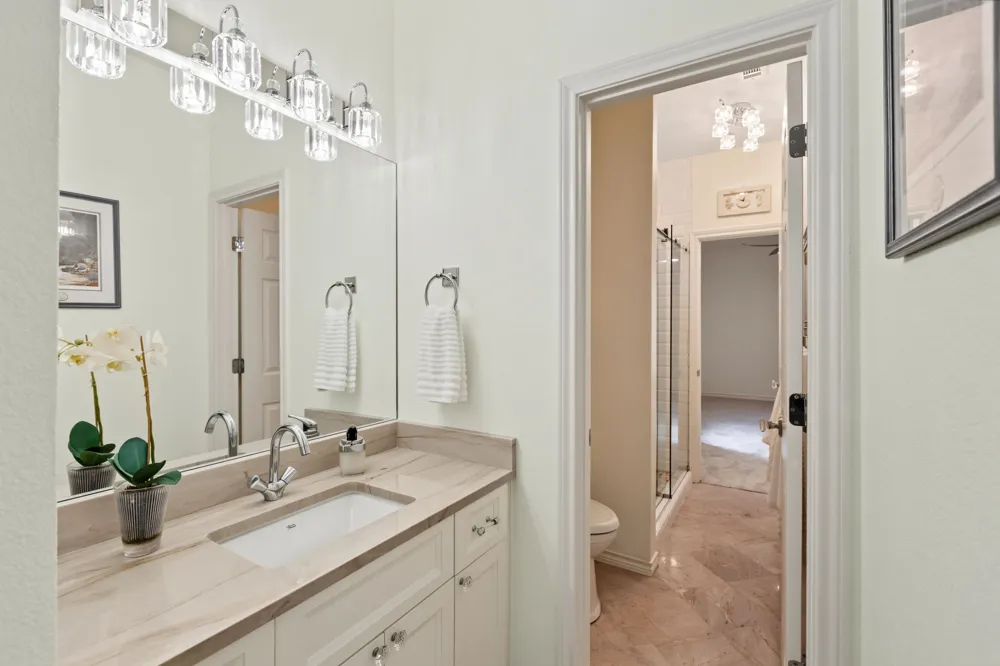 607 Bending Oak Drive Dripping Springs, TX 78620