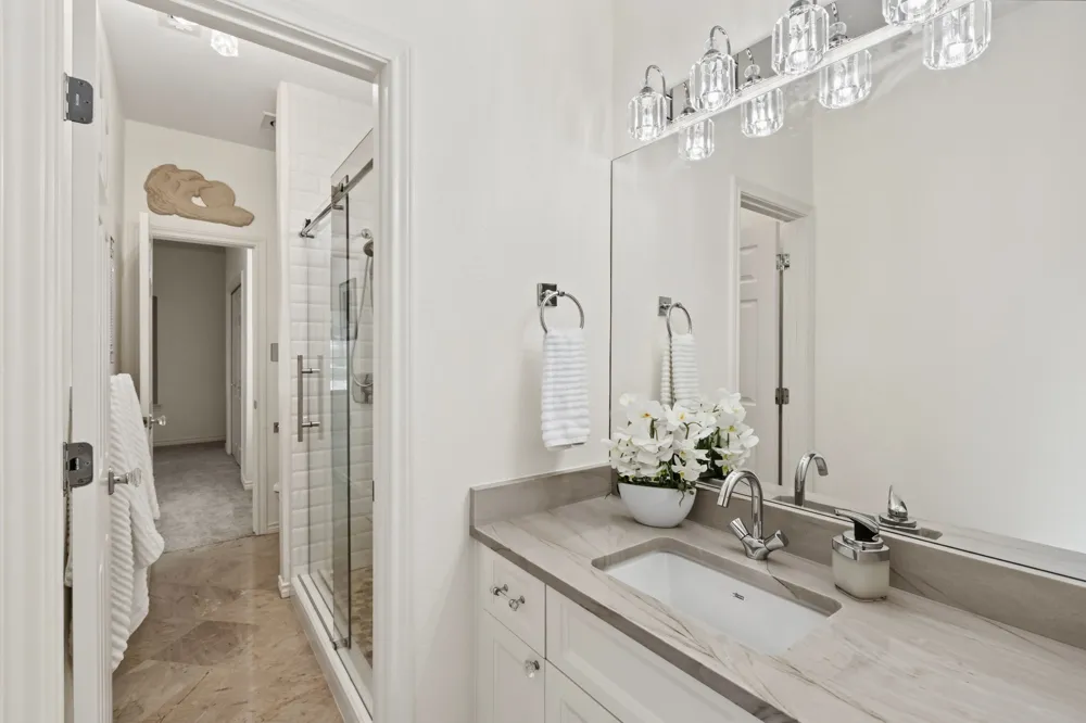 607 Bending Oak Drive Dripping Springs, TX 78620