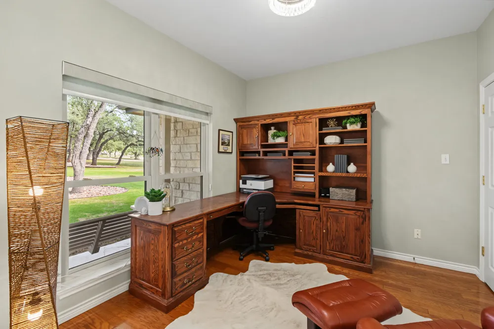 607 Bending Oak Drive Dripping Springs, TX 78620
