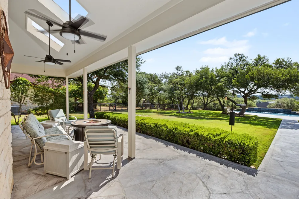 607 Bending Oak Drive Dripping Springs, TX 78620