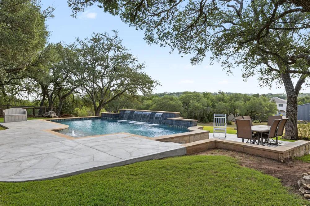 607 Bending Oak Drive Dripping Springs, TX 78620