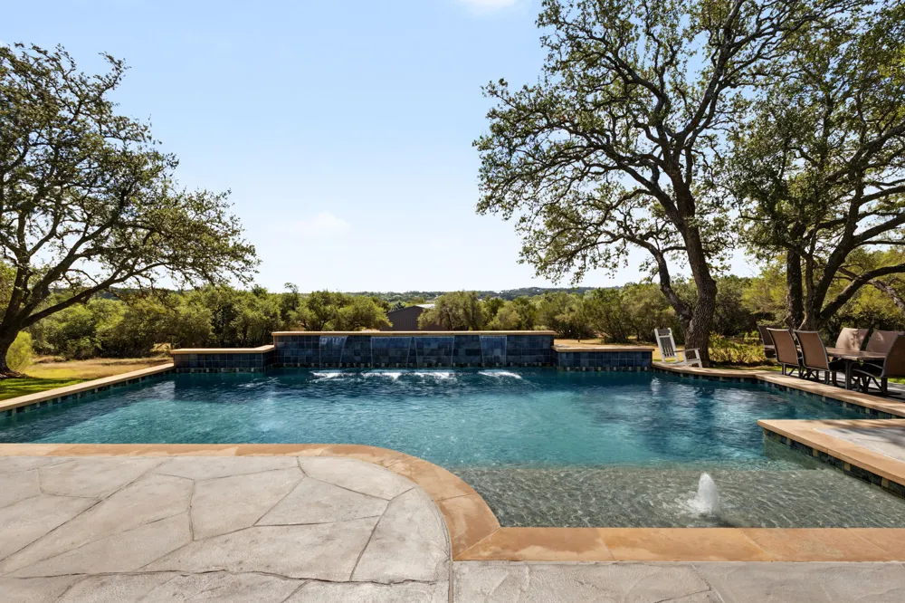 607 Bending Oak Drive Dripping Springs, TX 78620