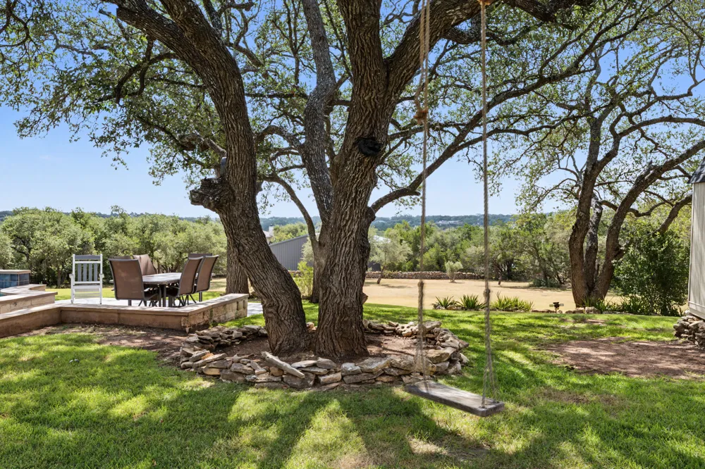 607 Bending Oak Drive Dripping Springs, TX 78620