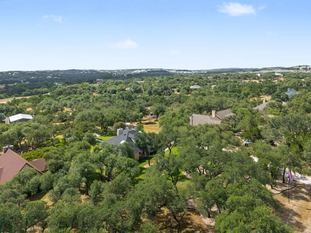 607 Bending Oak Drive Dripping Springs, TX 78620