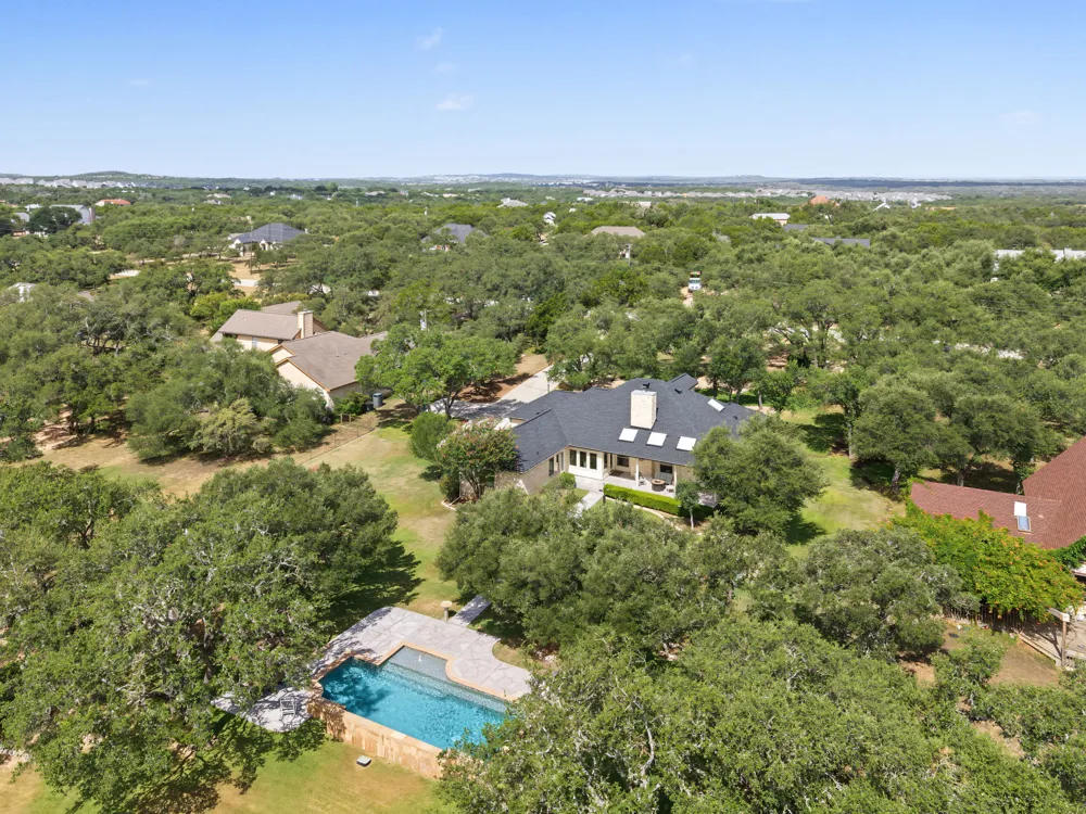 607 Bending Oak Drive Dripping Springs, TX 78620