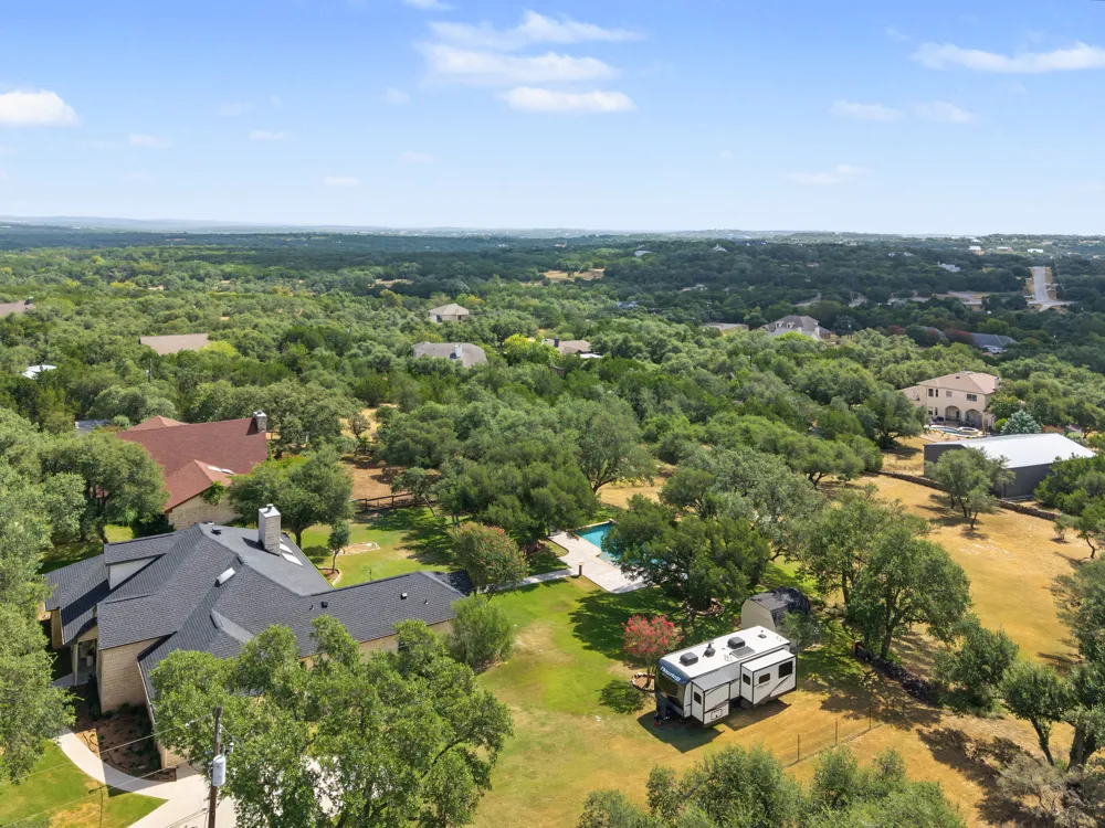 607 Bending Oak Drive Dripping Springs, TX 78620