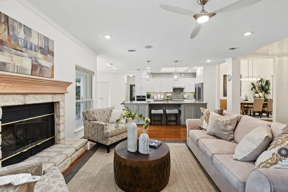 607 Bending Oak Drive Dripping Springs, TX 78620