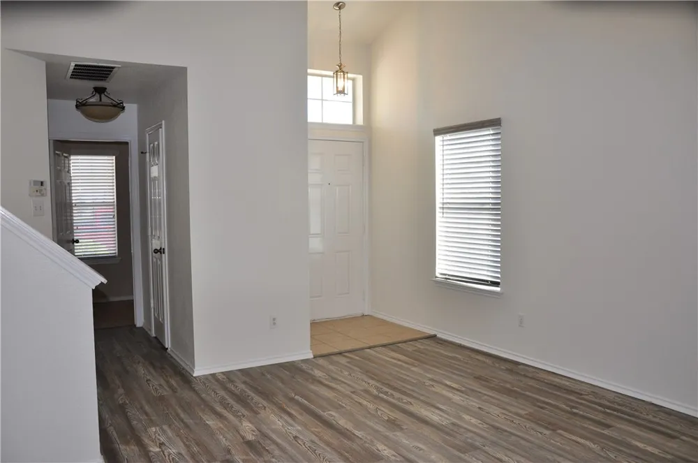 127 Anderson Street Hutto, TX 78634