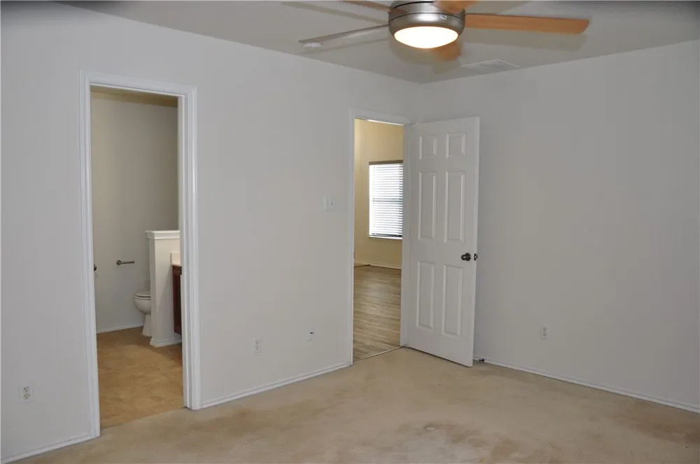 127 Anderson Street Hutto, TX 78634