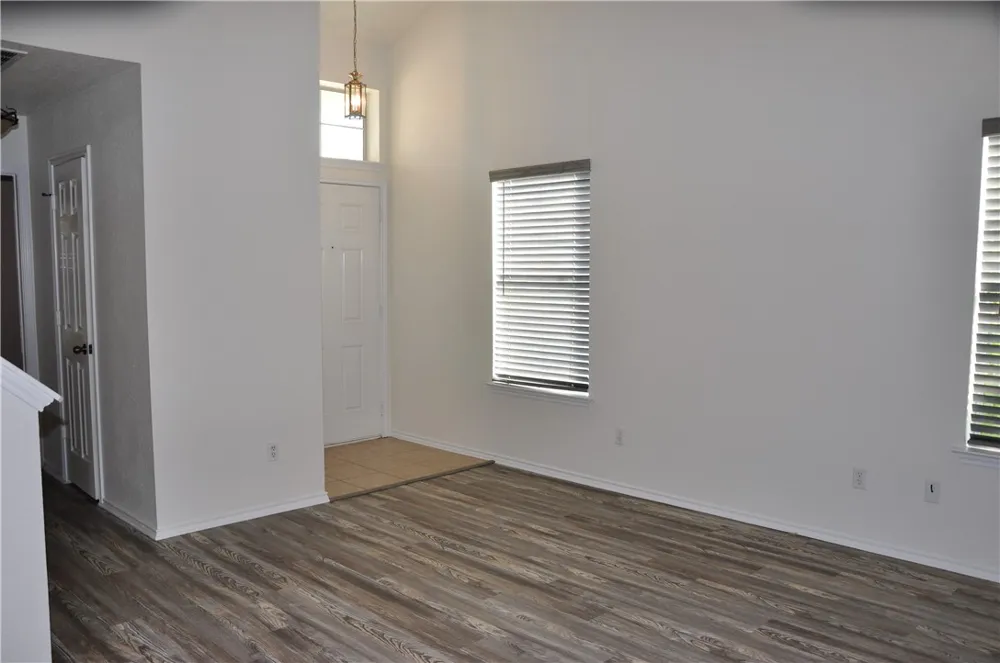 127 Anderson Street Hutto, TX 78634