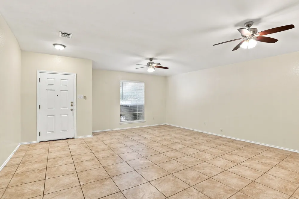 338 Oxford Drive Kyle, TX 78640