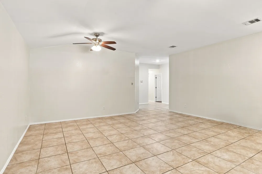 338 Oxford Drive Kyle, TX 78640