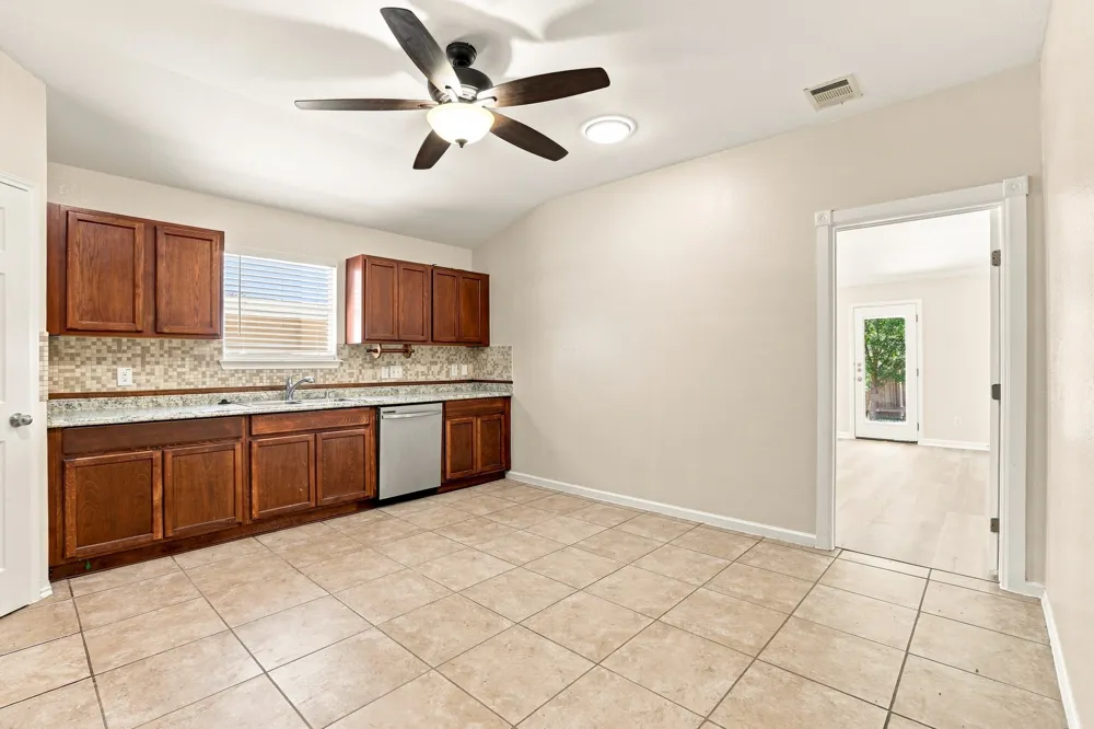 338 Oxford Drive Kyle, TX 78640