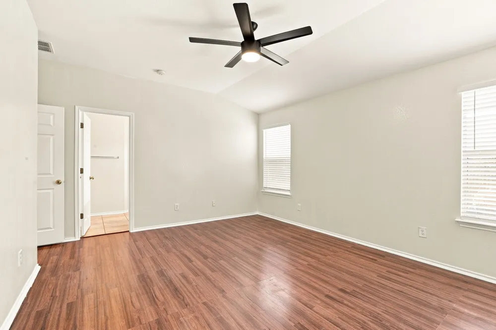 338 Oxford Drive Kyle, TX 78640