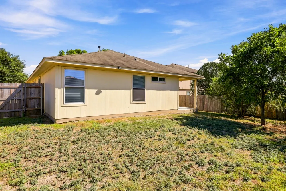 338 Oxford Drive Kyle, TX 78640