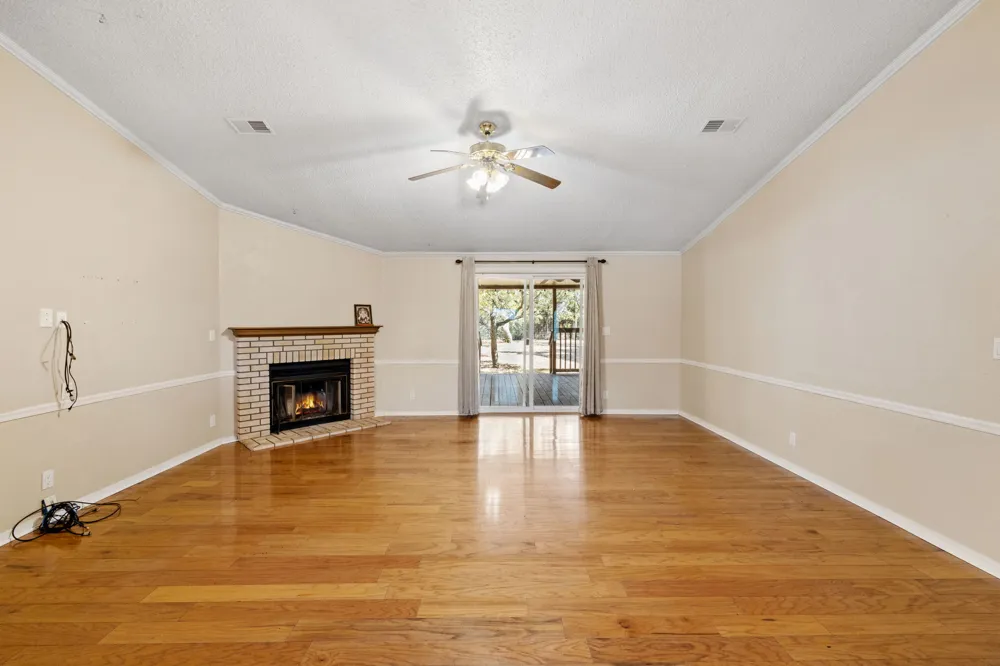 1151 Live Oak Trail Liberty Hill, TX 78642